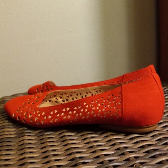 Tahari Innside Red Suede Perforated Ballet Flats Womens 9 Dopamine Dressing - Picture 6 of 9